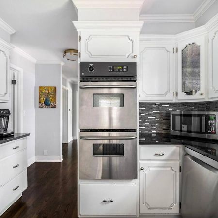 Spacious, Luxury Renovated Home With 4 Kings, Firepit Glen Ellyn Buitenkant foto