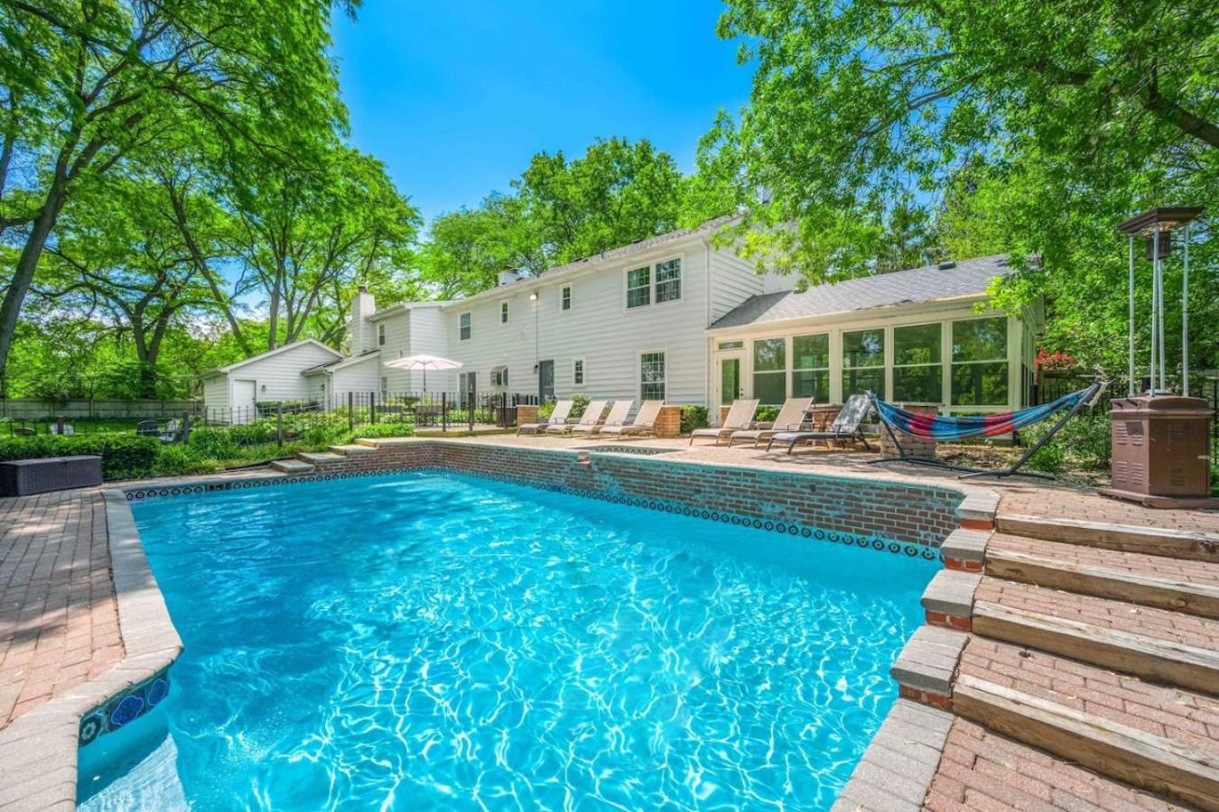 Spacious, Luxury Renovated Home With 4 Kings, Firepit Glen Ellyn Buitenkant foto
