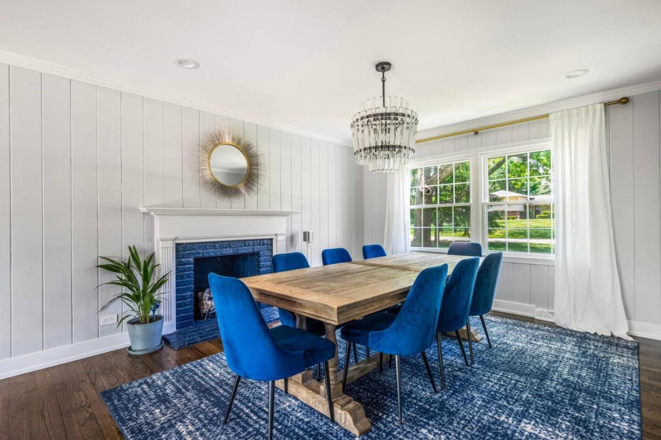 Spacious, Luxury Renovated Home With 4 Kings, Firepit Glen Ellyn Buitenkant foto